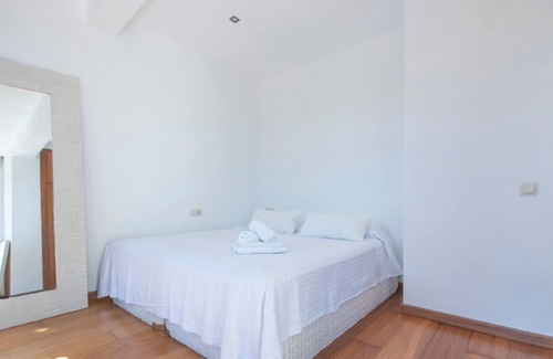 El Catllar Villa | Villa for 8 people with large gardenl Catllar - by feelluxuryholidays