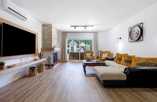 Mijas Villa | Villa for Families Los Agaves with Mountain Views, Pool and Wi-Fi