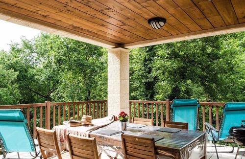 Brantome-en-Perigord Villa | Villa for 1-10 in Dordogne, resto across the lawns and just a stroll to Brantome