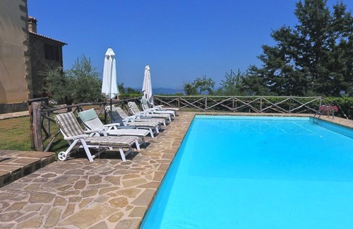 Lisciano Niccone Villa | Villa Forconi: Completely private luxury villa with pool and free wifi.