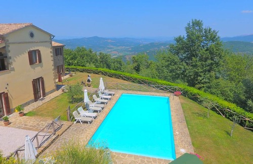 Lisciano Niccone Villa | Villa Forconi: Completely private luxury villa with pool and free wifi.