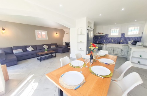 Chateauneuf-Villevieille House | Villa Avec Jardin et Piscine à 30 min de Nice