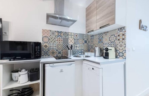 Ternes Apartment | Villa Poncelet - Suite J'adore, 2 Bdrs, Champs Elysées, A/C, Prime Location