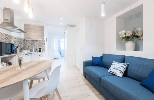 Ternes Apartment | Villa Poncelet - Suite J'adore, 2 Bdrs, Champs Elysées, A/C, Prime Location