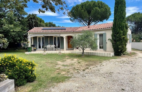 Saint-Laurent-des-Arbres Villa | Villa sur Terrain Clos et Arboré de 2000 m2 , Avec Piscine
