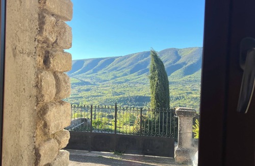 Saint-Martin-de-Castillon Apartment | Village house with terrace and breathtaking views!