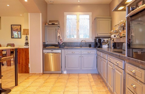 Saint-Paul-Trois-Chateaux Ski Chalet | Villa "Loane" holiday rental with swimming pool