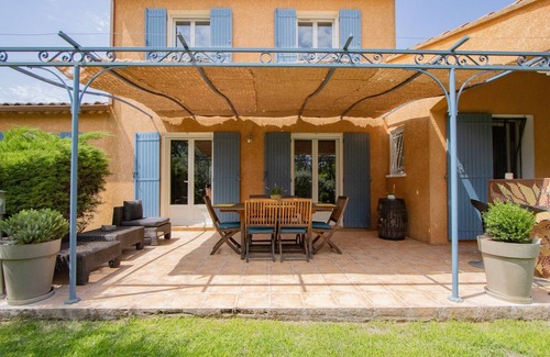 Saint-Paul-Trois-Chateaux Ski Chalet | Villa "Loane" holiday rental with swimming pool