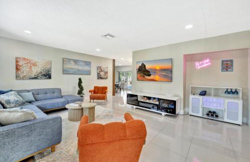 Fort Lauderdale House | Villa Ft Lauderdale XL Pool, playground, BBQ, beach, Family Paradise