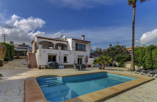 Urbanizacion La Mandarina Villa | Villa Garcia - sleeps 9 in 4 bedrooms, with TV, air con, wifi and swimming pool