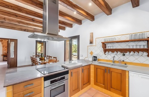 Es Llombards Villa | Villa 'Garrover' with Private Pool, Wi-Fi and Air Conditioning