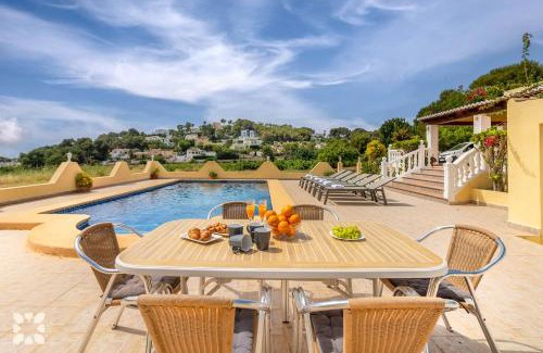 El Tesoro Villa | Villa Gema by Abahana Villas
