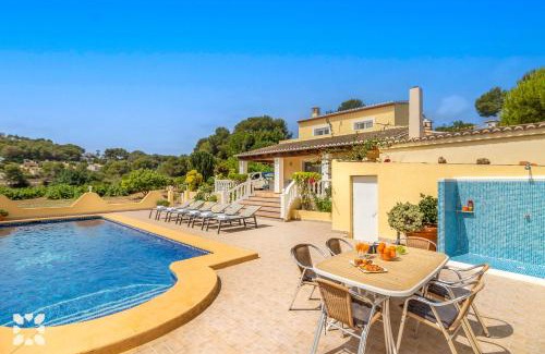 El Tesoro Villa | Villa Gema by Abahana Villas