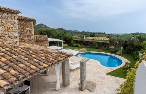 Castiadas Villa | VILLA GINESTRA with pool and private garden, just 500 meters from the sea