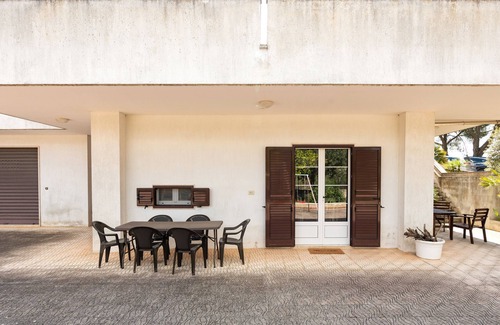 Martina Franca Villa | "Villa Giulia" with Garden, Terraces & Wi-Fi