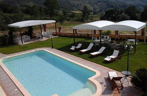 Giungano House | Villa Giuncalia B: A welcoming apartment surrounded by the greenery, with Free WI-FI.