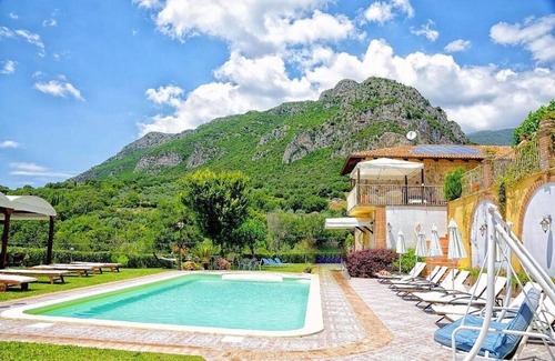 Giungano House | Villa Giuncalia E: A welcoming apartment surrounded by the greenery, with Free WI-FI.