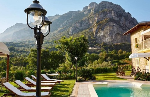 Giungano House | Villa Giuncalia E: A welcoming apartment surrounded by the greenery, with Free WI-FI.