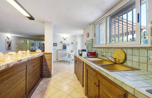 Bardino Nuovo Villa | Villa 'Gloria Guest House' with Sea View, Wi-Fi and Air Conditioning