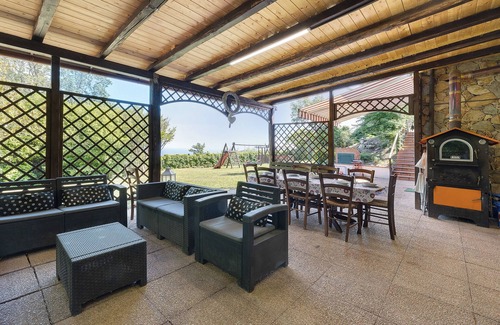 Bardino Nuovo Villa | Villa 'Gloria Guest House' with Sea View, Wi-Fi and Air Conditioning