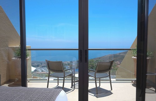 Malibu Hotel | Villa Graziadio at Pepperdine University