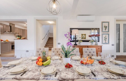 Pescaglia Villa | Villa Grema, a Farmhouse with Private Infinity Pool between Lucca and the Beach