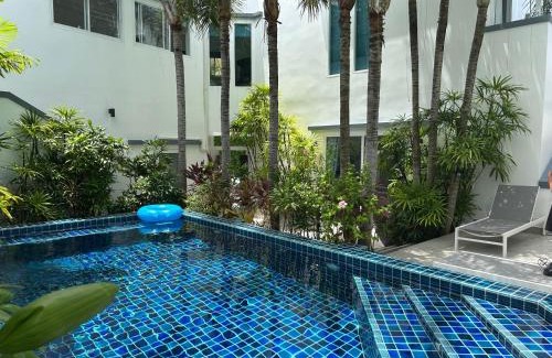 Rawai Villa | Villa Guenlaur 3 studios with kitchenette and pool