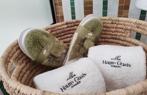 Dinard Bed & Breakfast | Villa Haute Guais, maison et table d'hôtes vue mer