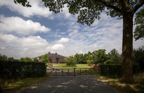 Vierlingsbeek Bed & Breakfast | Villa het Bascour