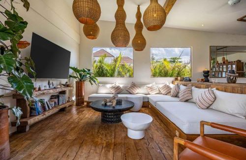 Umalas Villa | Villa HOM - Stylish Huge LUX NEW 6BR 16px Next To Canggu