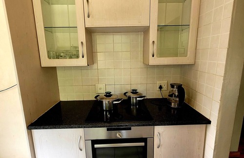 Kempton Park House | Villa Home, at OR Thambo