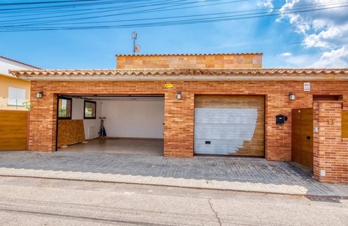 El Mas Mora Villa | Villa 'Ibiza' with Private Pool, Private Terrace and Wi-Fi