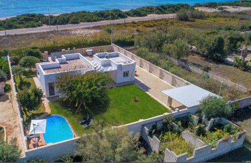 Specchiarica Villa | Villa Il Fenicottero Salentino by BarbarHouse