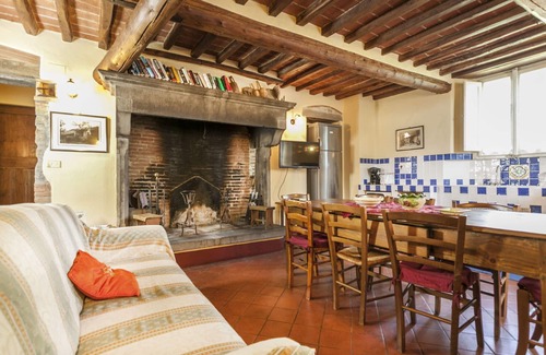 Montalla House | Villa il Giuggiolo, ancient country house with pool at Azienda Fontelunga