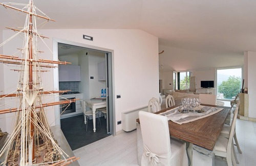 Lerici House | Villa Il Golfo 6 pax with pool free Wi-Fi, BBQ near Beaches and Cinque Terre