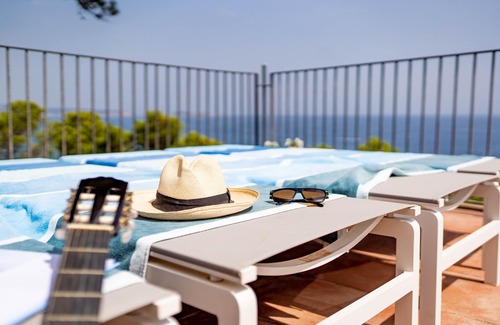 Begur Villa | Villa Illa Roja, a very privat villa with breathtaking views over the Mediteranean