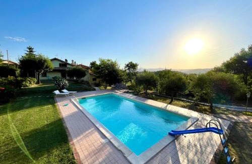 Montelirossi Apartment | Villa immersa nella Serenità