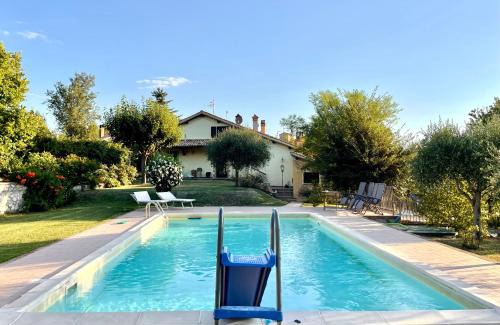 Montelirossi Apartment | Villa immersa nella Serenità