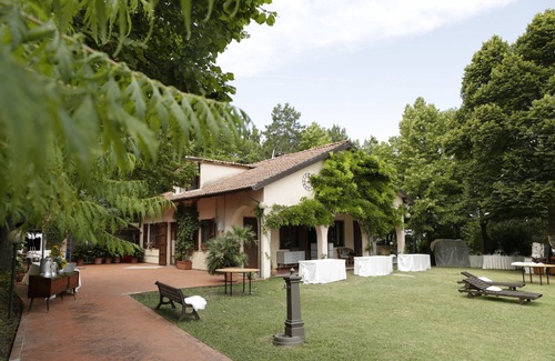 Pieve Salutare Villa | Villa in a fairytale little wood