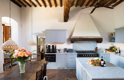 San Pietro in Bossolo Villa | Villa in Badia A Passignano with 6 bedrooms sleeps 14