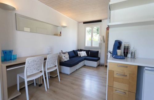 Castelnau-d'Aude Villa | Villa in Castelnau d'Aude with Heated Pool