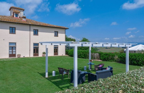 Le Piazze Villa | Villa in Fattoria with 9 bedrooms sleeps 18