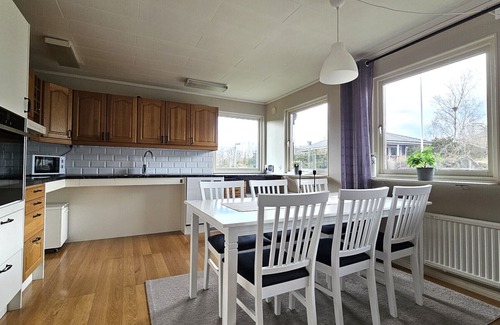 Henan House | Villa in Henån with jacuzzi, sauna & conservatory | SE09119