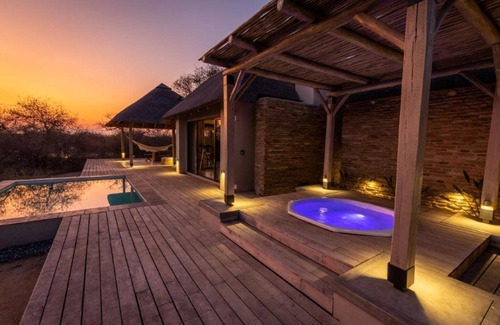 Hoedspruit House | Villa in Hoedspruit with a Jacuzzi
