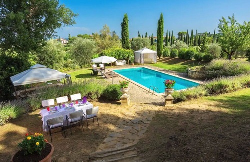 Macciano Villa | Villa in Località Poggio Olivo with 6 bedrooms sleeps 18