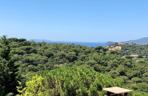 La Croix-Valmer Villa | Villa in La Croix-Valmer with Sea Views