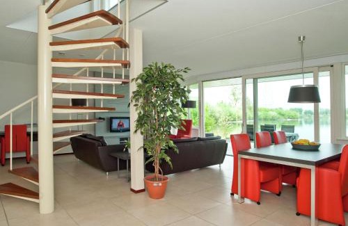 Heel House | Villa in Maaspark with Sauna and Lake Views