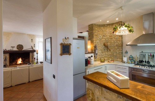 Quercegrossa Villa | Villa in Poggiarello-ripa with 3 bedrooms sleeps 5
