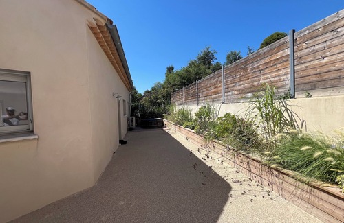Malemort-du-Comtat Villa | Villa in Provence Swimming pool and SPA