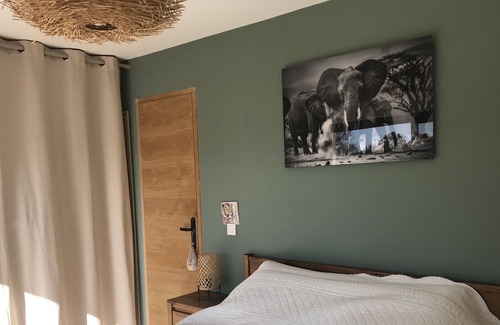 Roquevaire Villa | Villa in Provence with large swimming pool, enclosed garden with trees